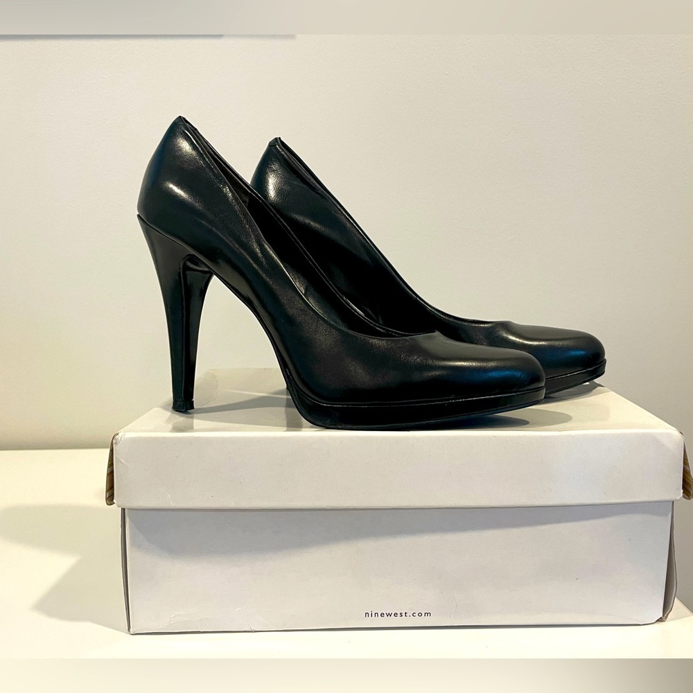 Nine West Rocha Black Leather Platform Pumps